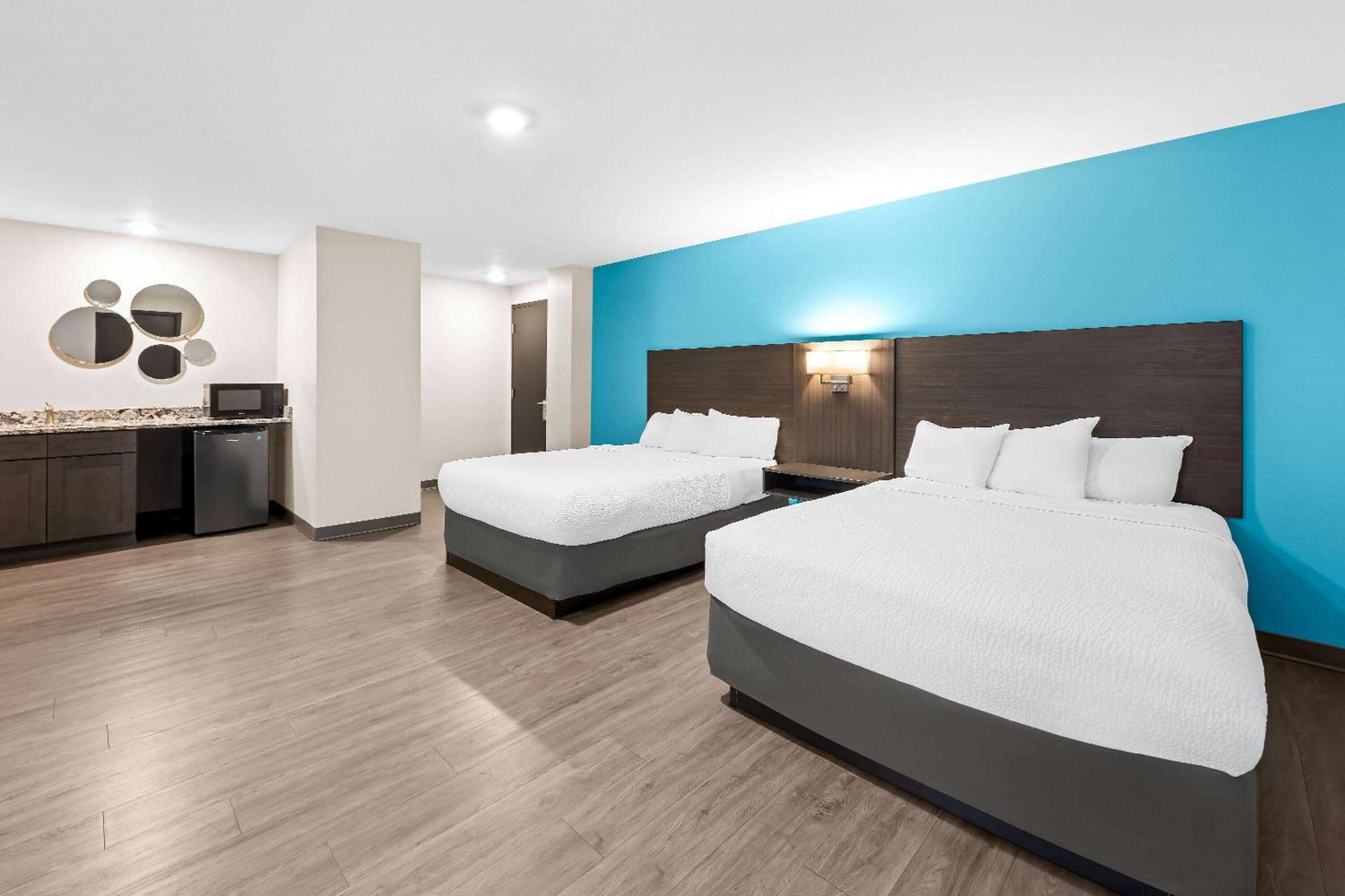 Superior Queen Room with Two Queen Beds - No Pets/Non-Smoking