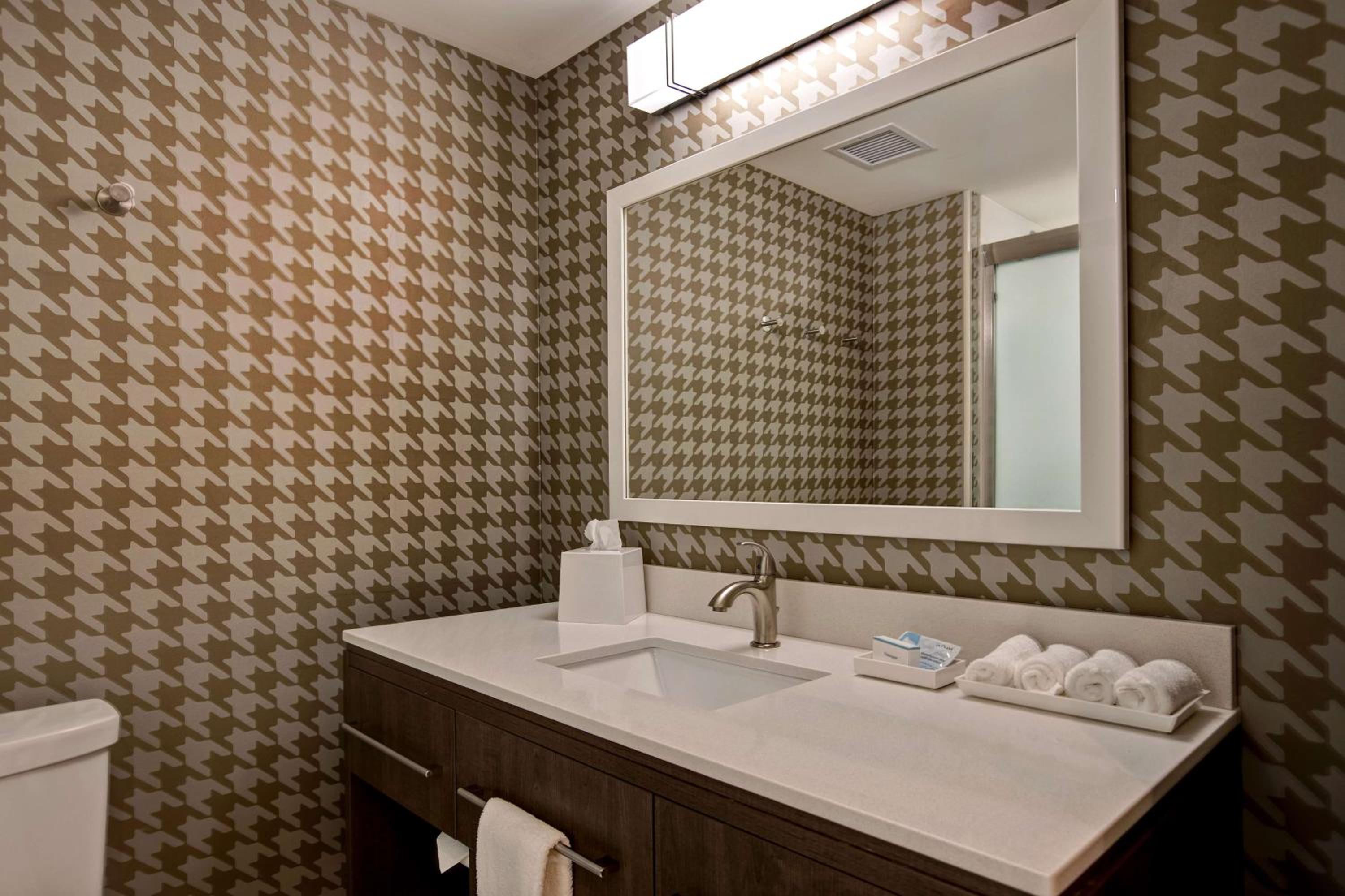 King Studio Suite - Hearing Access/Non-Smoking