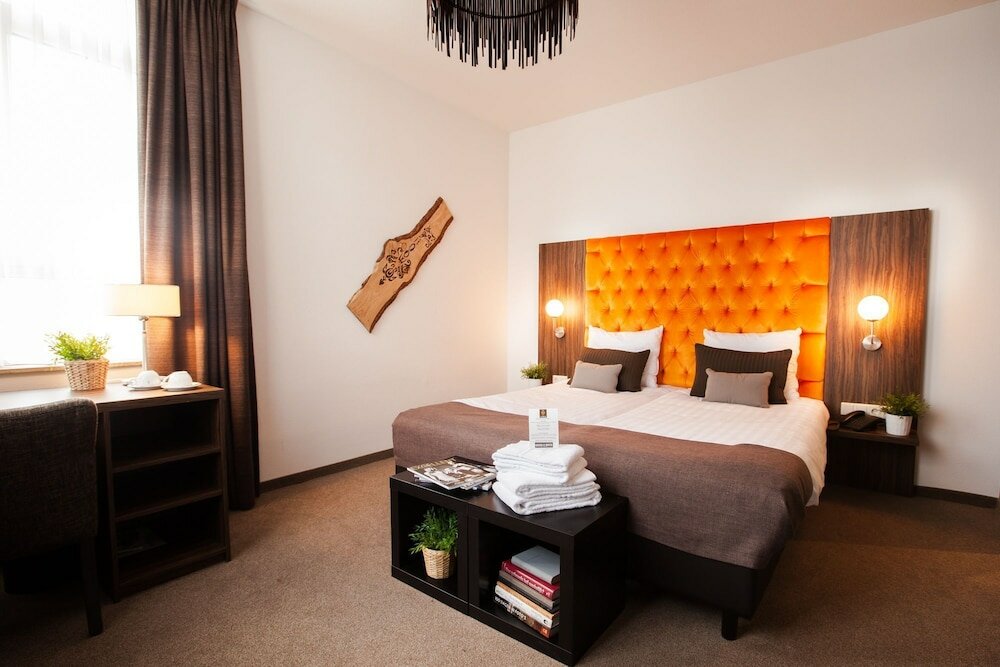 Family Room, 2 Bedrooms