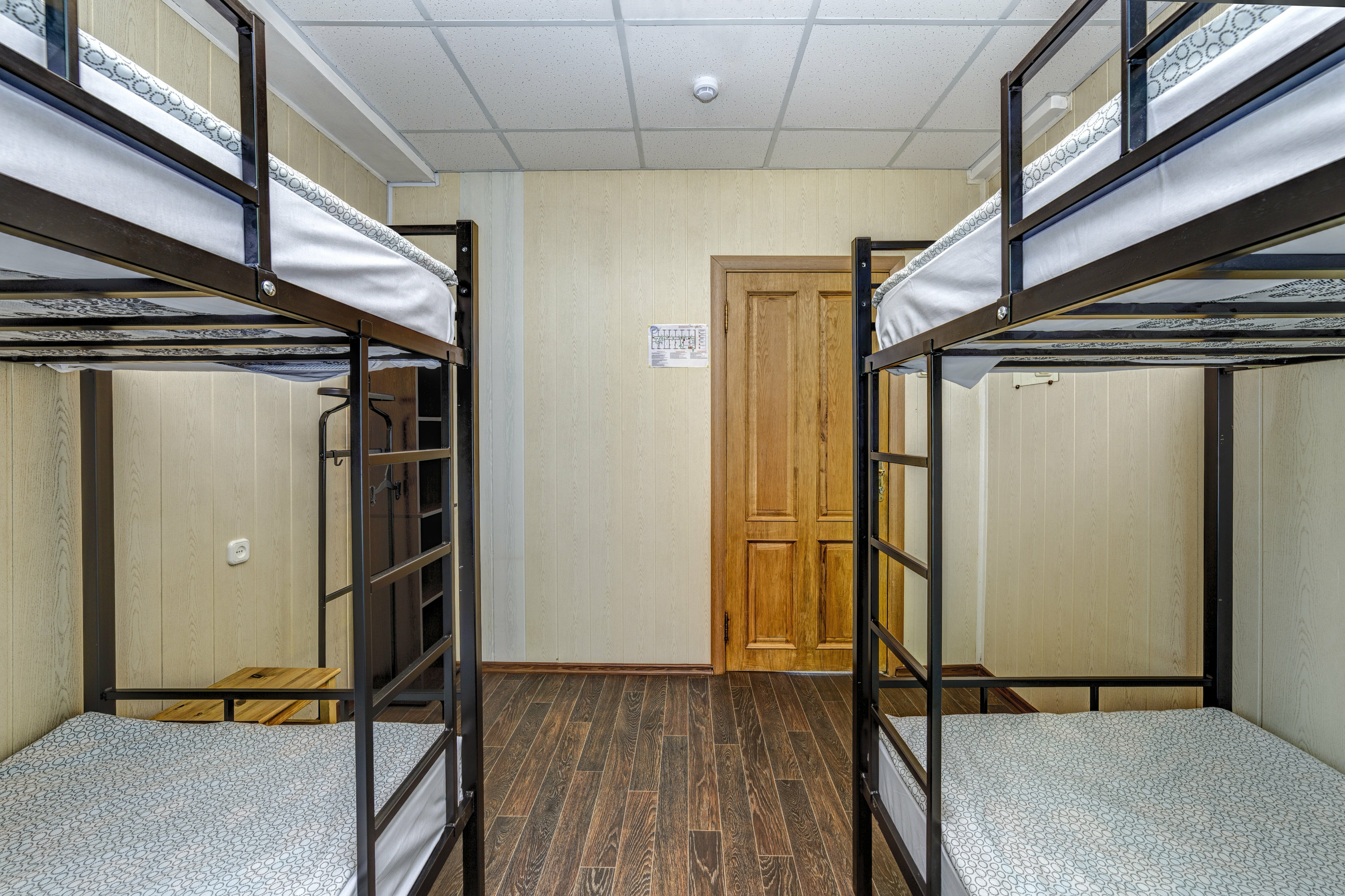 Четырехместный номер с общей ванной комнатой