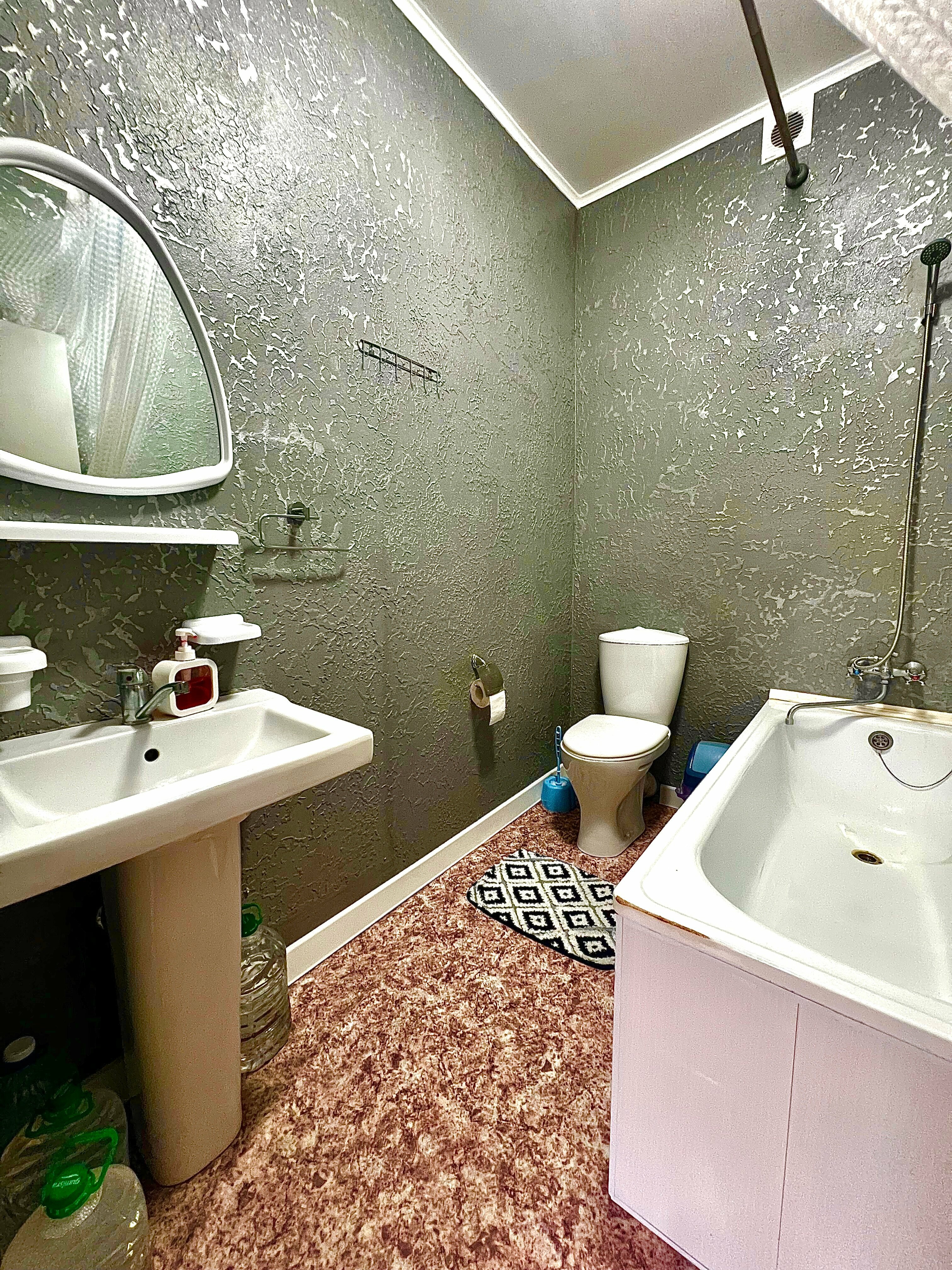 Шестиместный семейный номер с ванной комнатой