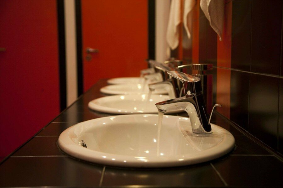 Стандартный номер с 2 односпальными кроватями и диваном