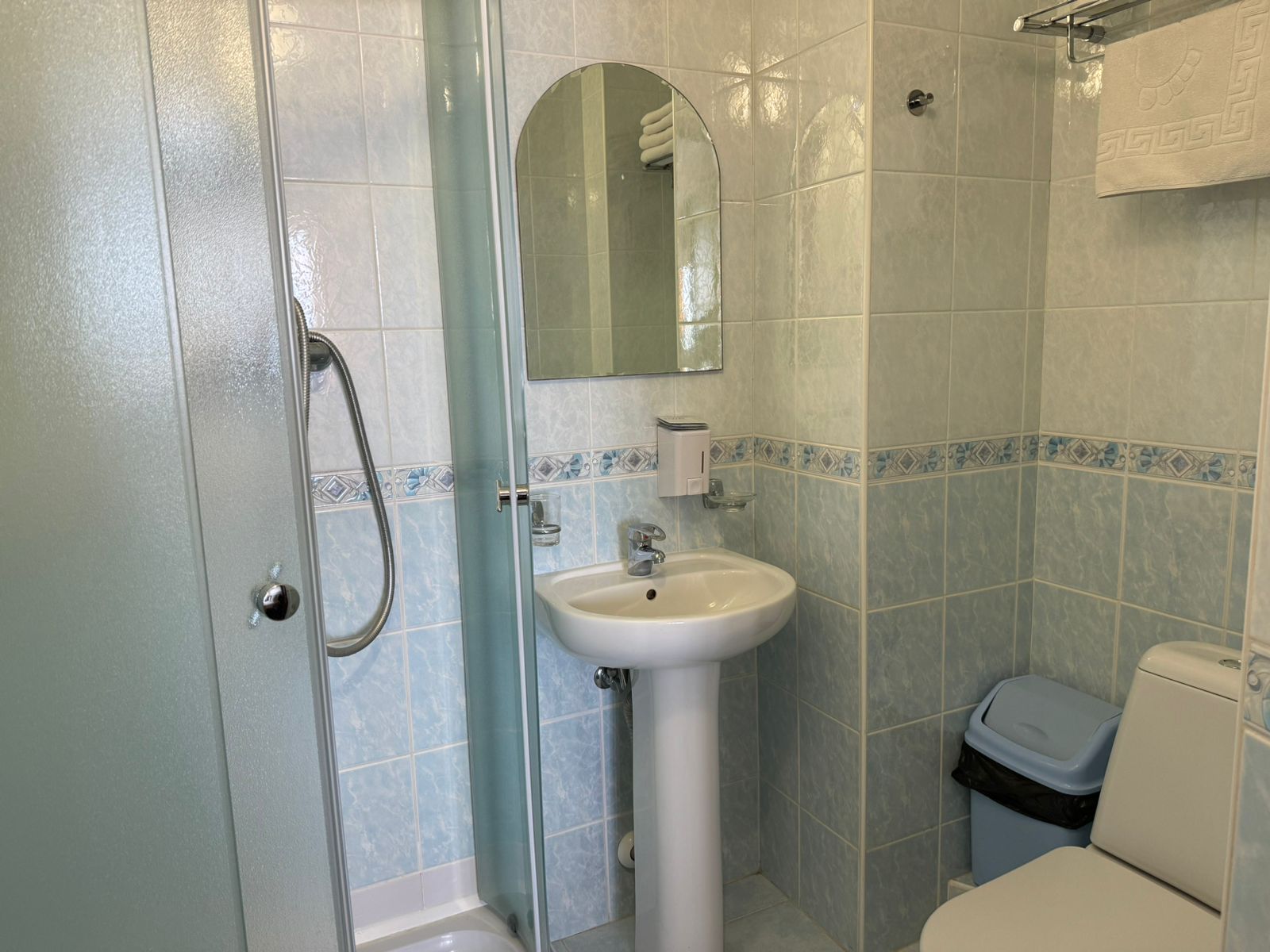 Корпус 1: НОМЕР "ПОЛУЛЮКС" ЮЖНЫЙ (4-х местный)(200 метров до моря)