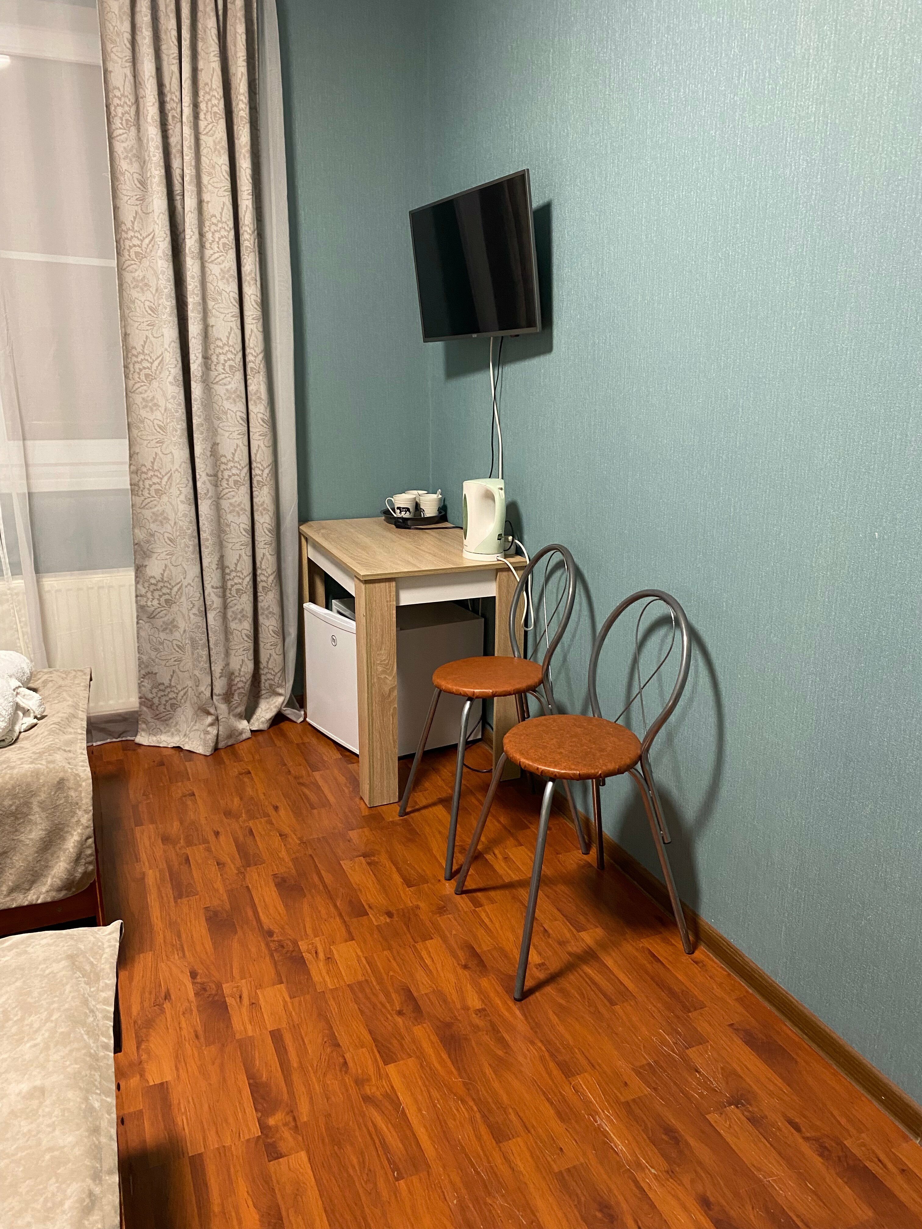 ДВУХМЕСТНЫЙ СТАНДАРТ С ЗАВТРАКОМ с внешней личной ванной комнатой  и дополнительным местом