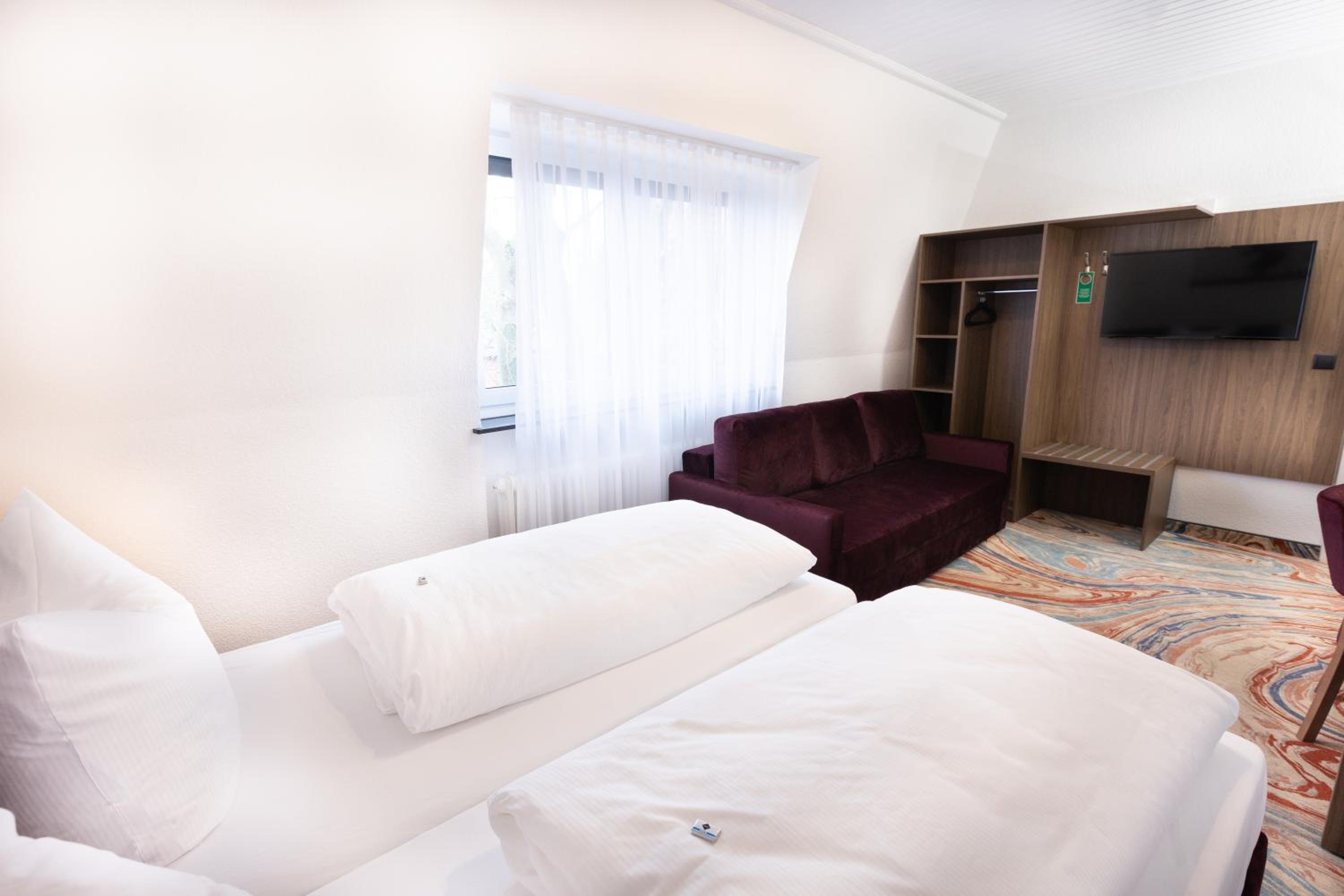 Family Room (3 Adults)