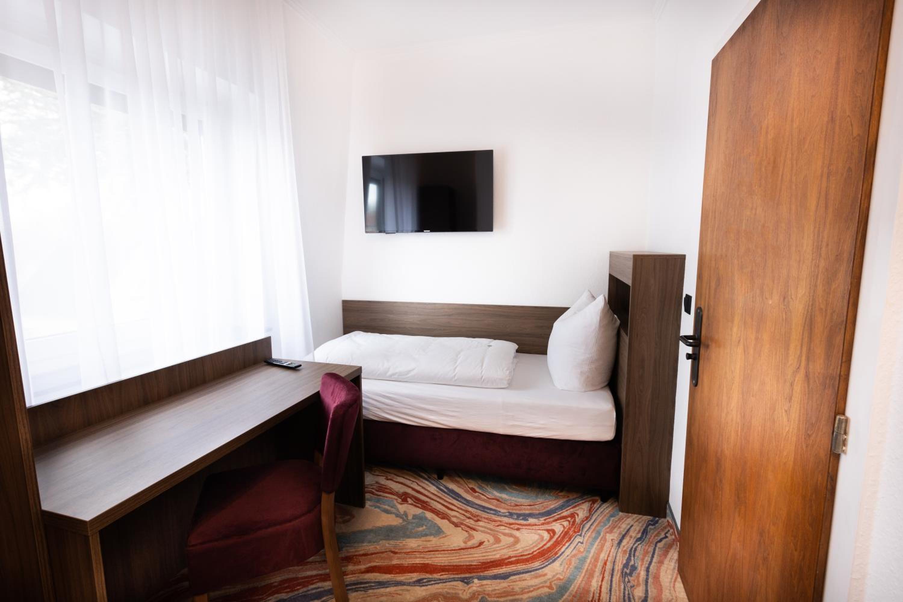 Family Room (3 Adults)