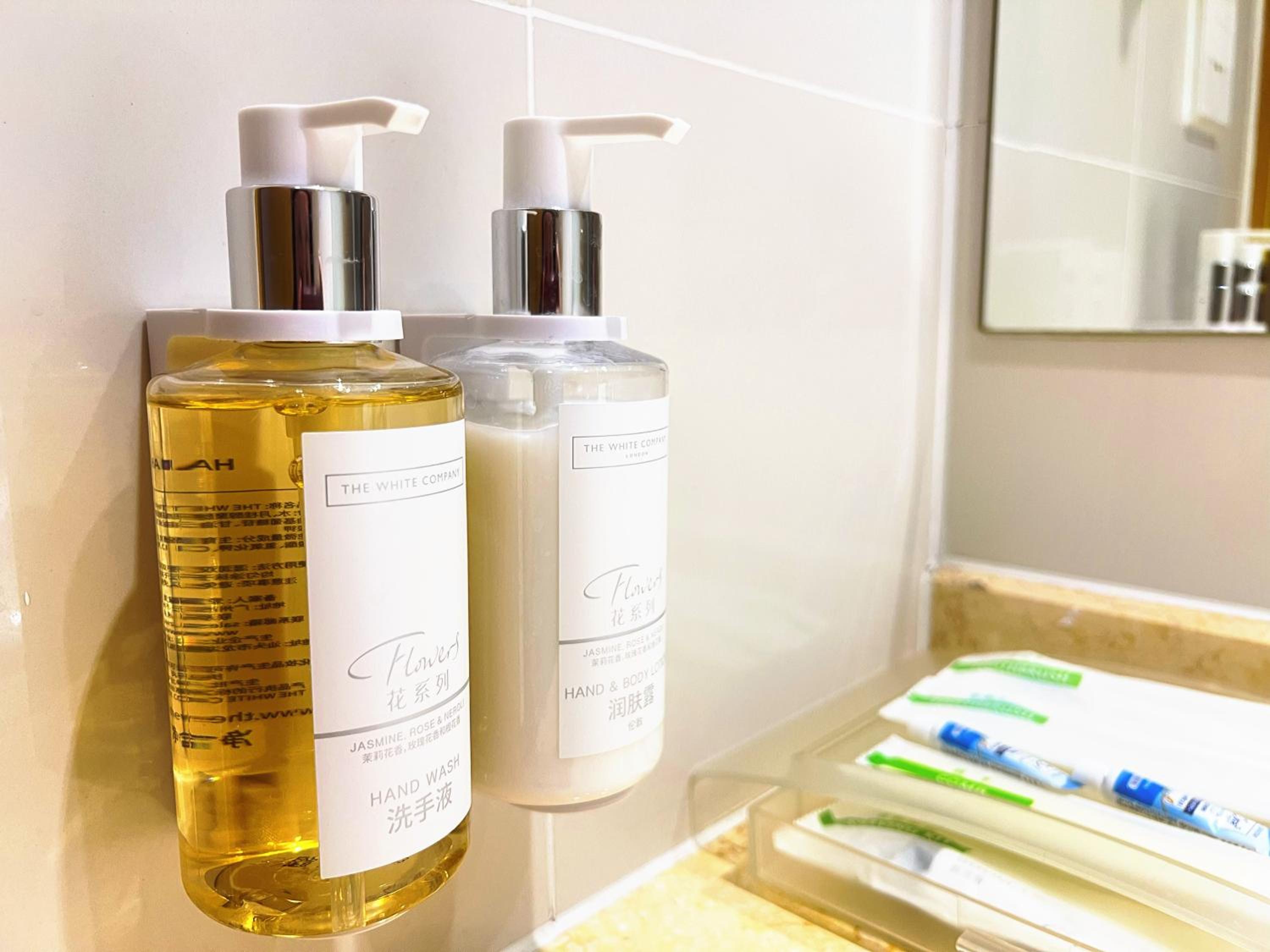 Family Room with One King Bed and One Single Bed