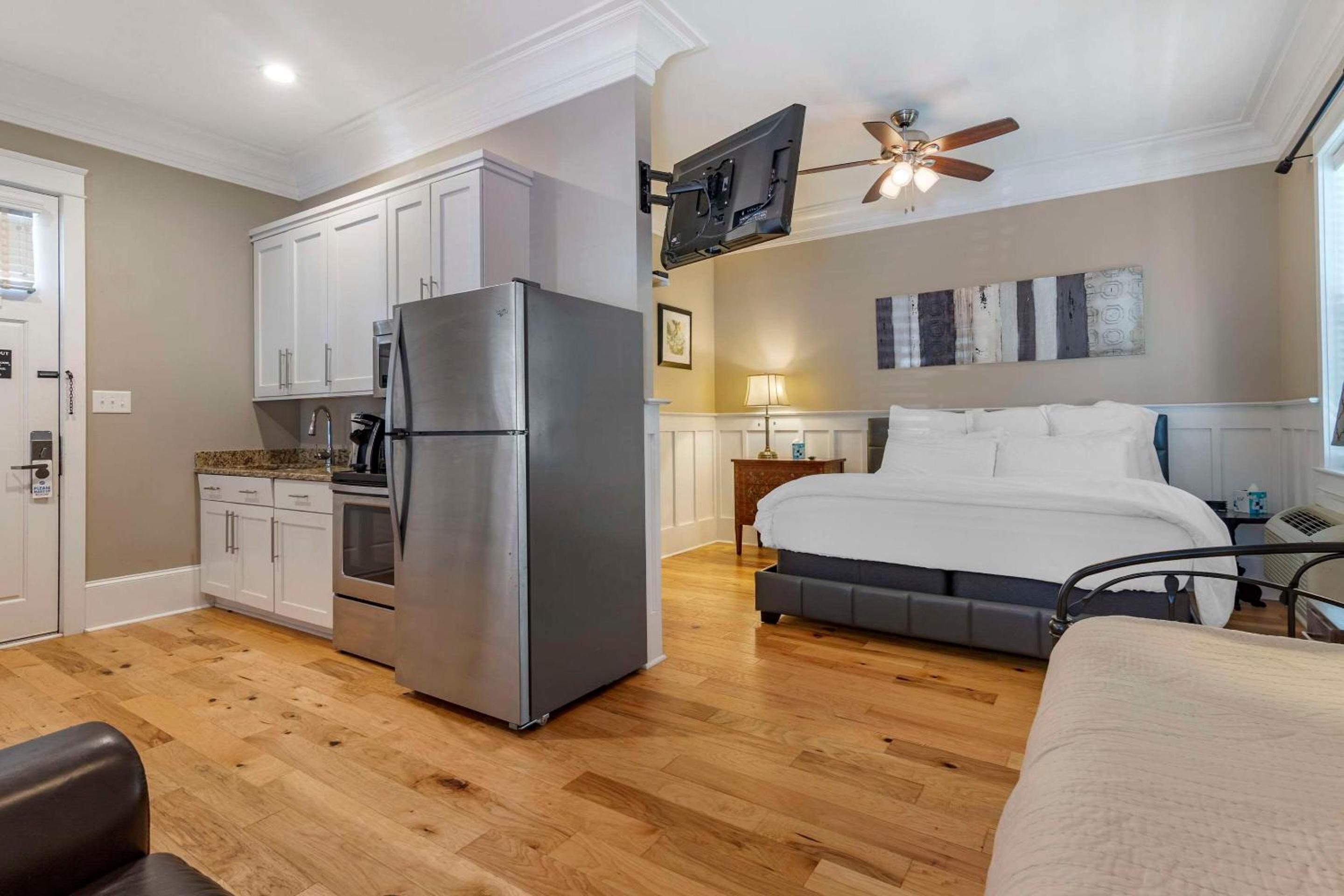 King Suite with Sofa Bed - Non-Smoking