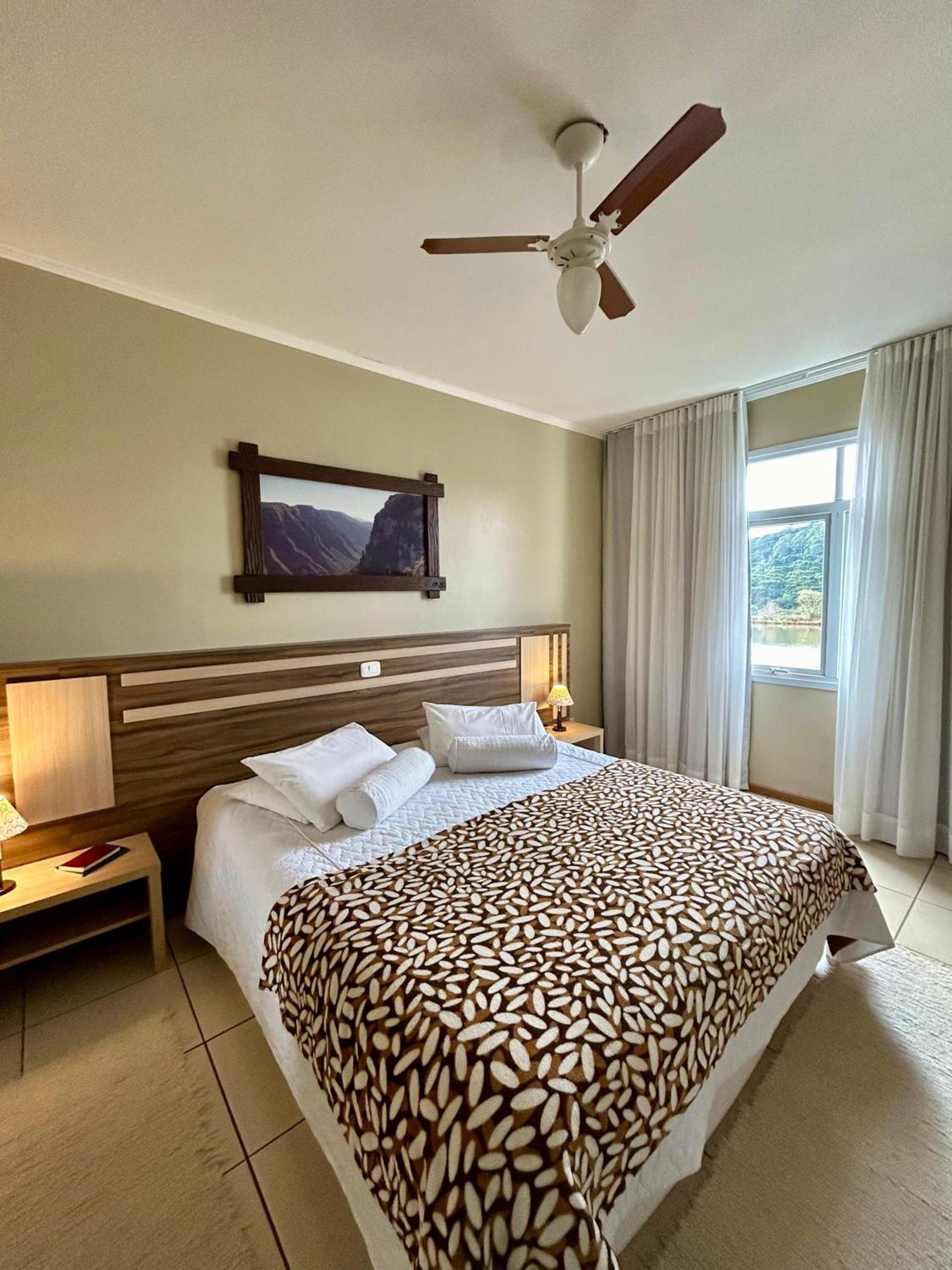 Deluxe Double Room with Lake View