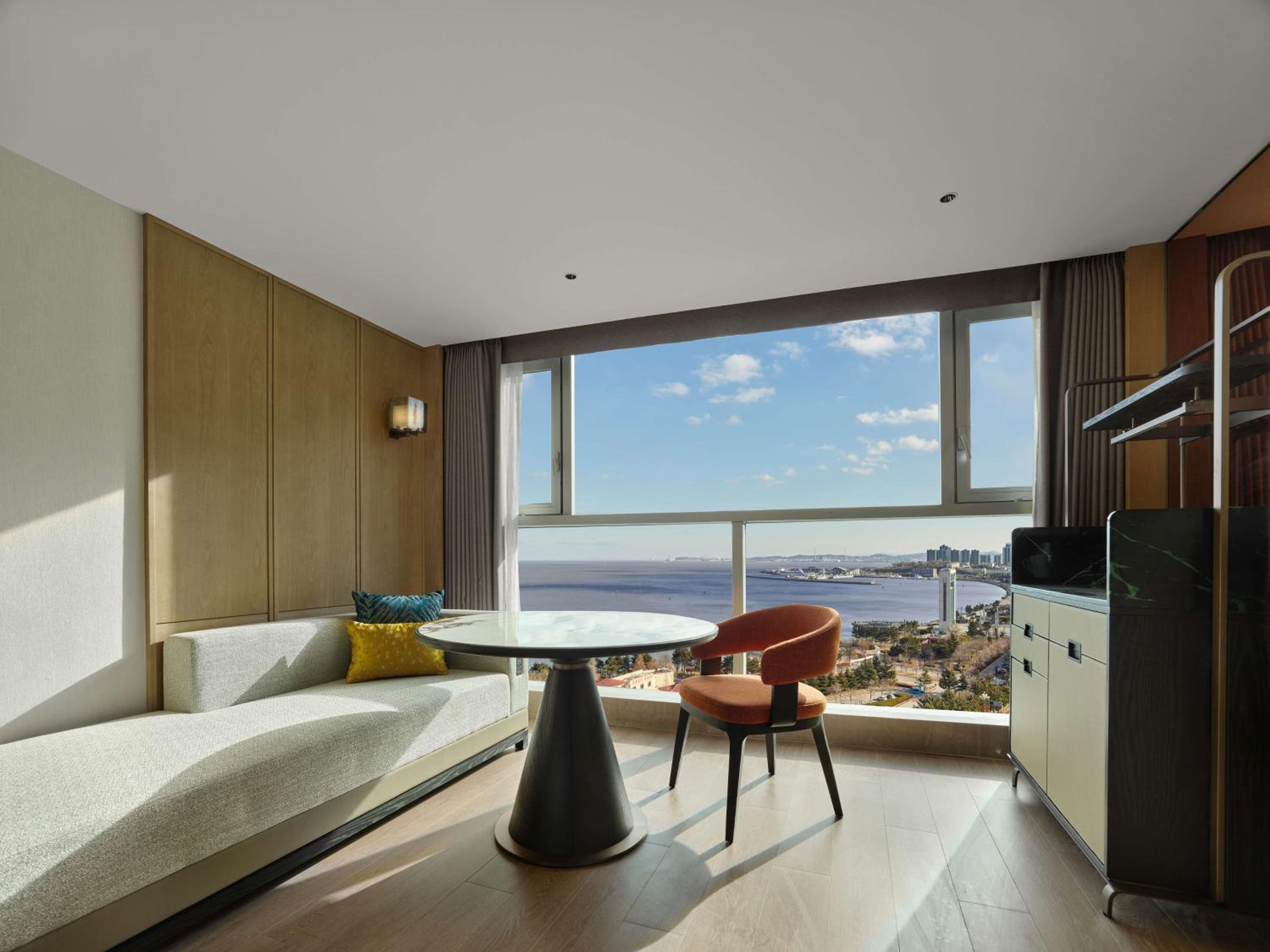 Deluxe King Room with Sea View