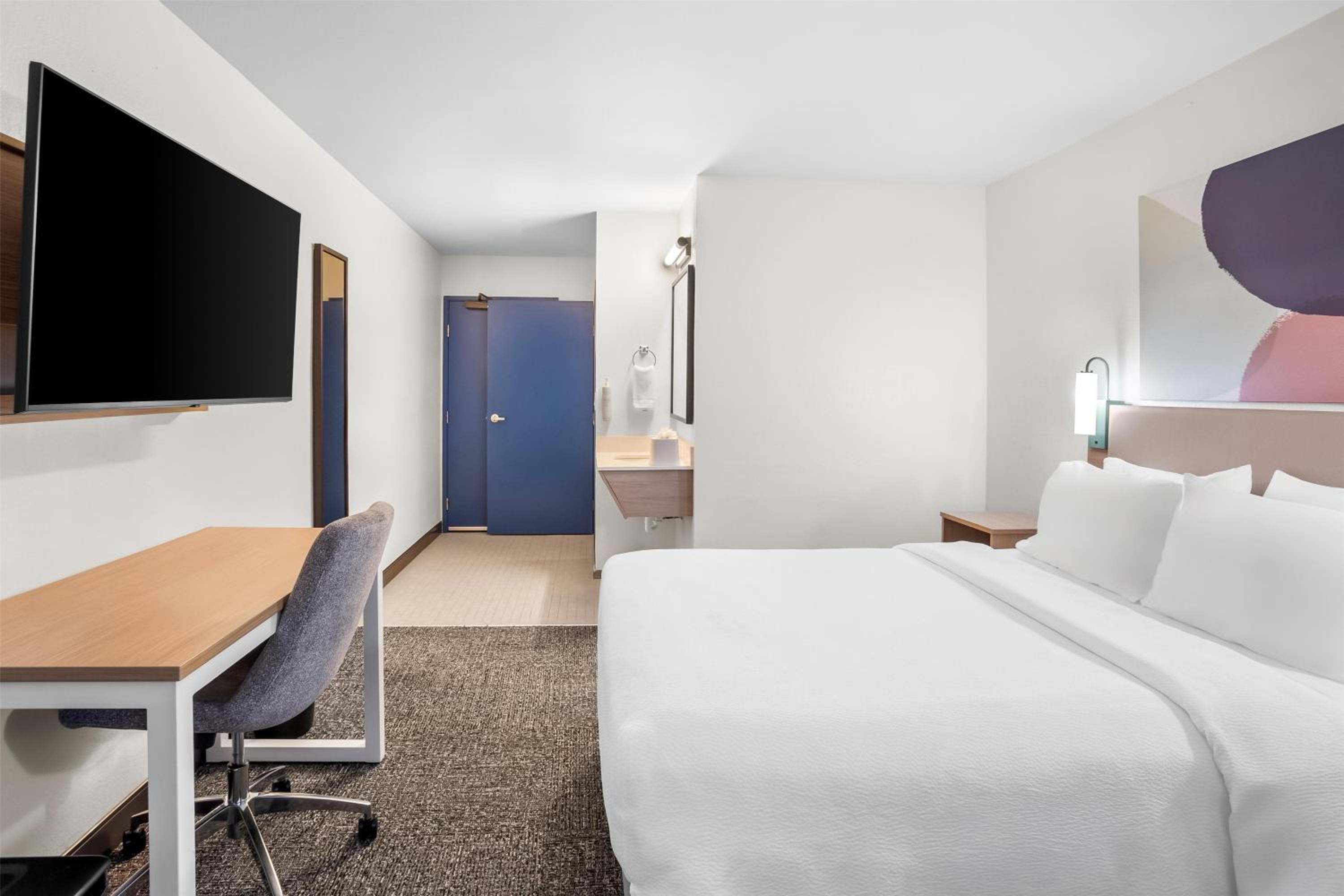 Queen Room with Bath Tub - Mobility Access