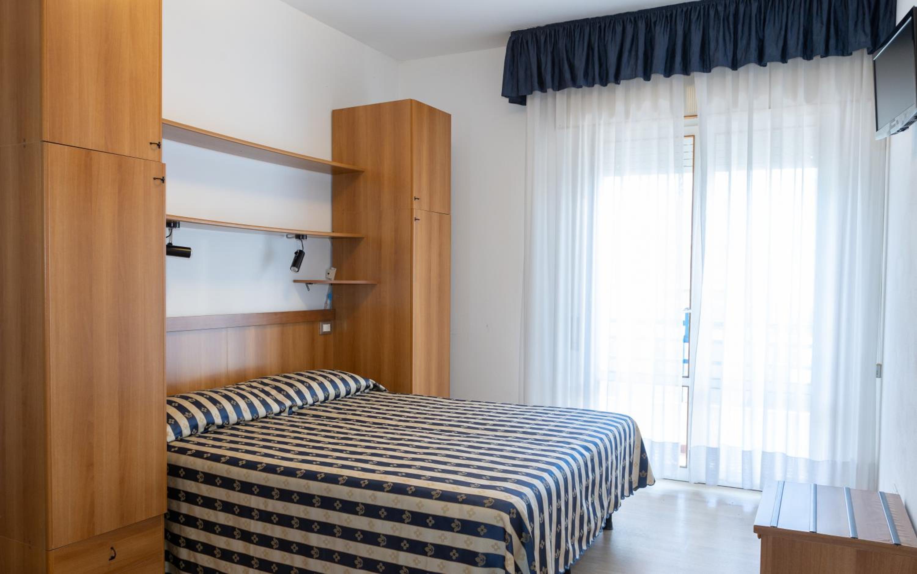 Family Room (2 Adults + 3 Children)