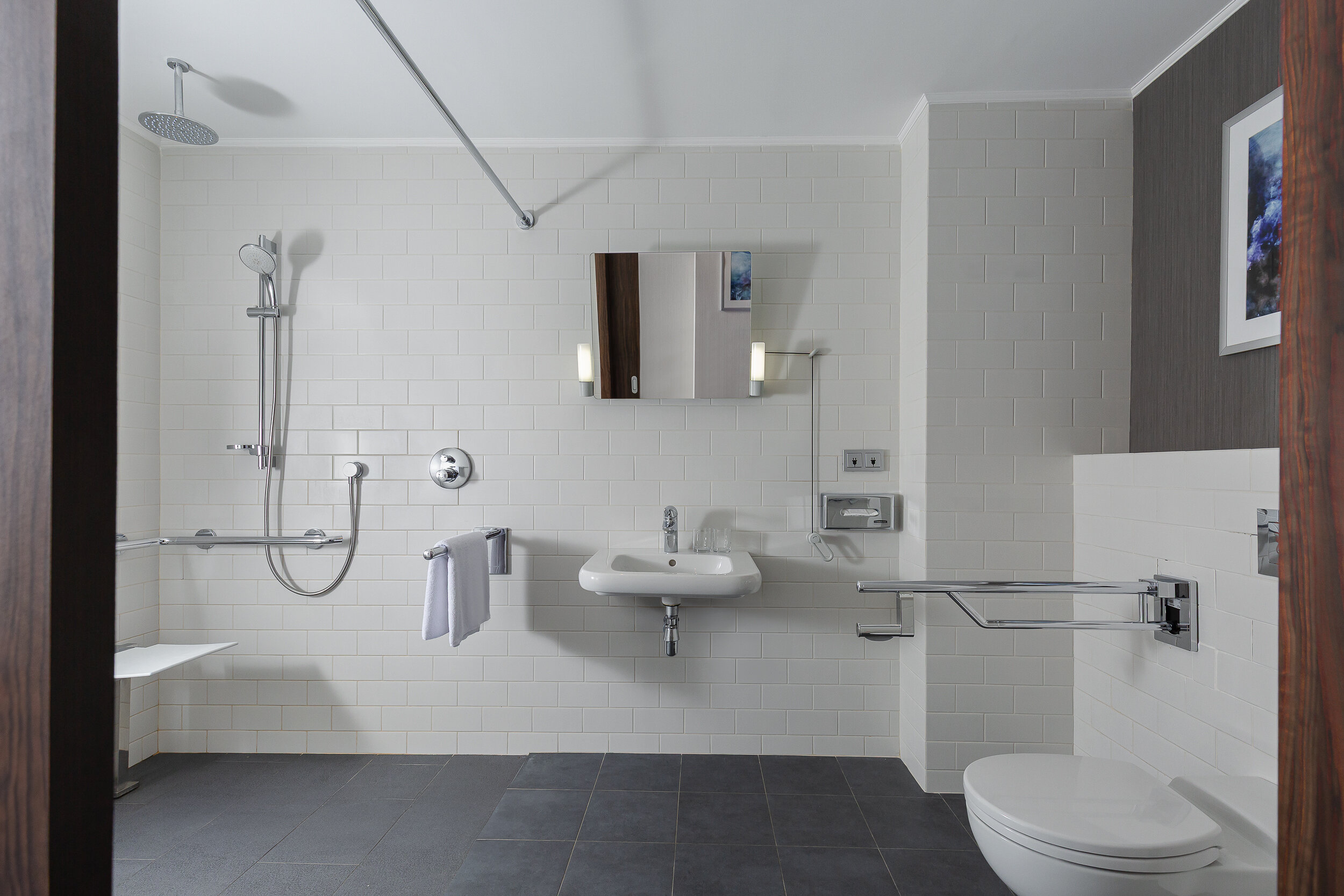 Супериор с одной двуспальной кроватью для маломобильных граждан