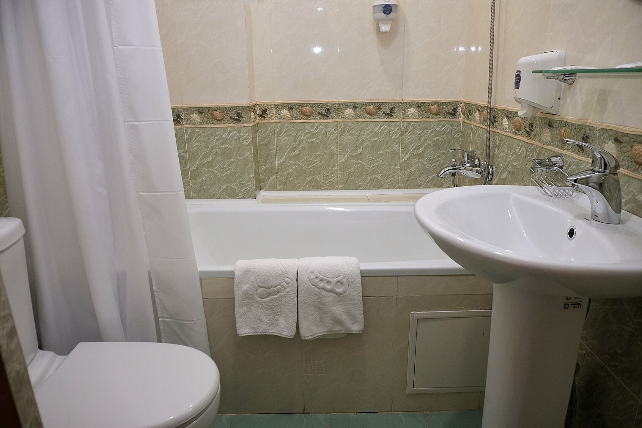 Двухместный эконом с одной двуспальной кроватью (Дополнительный корпус "Маячок" без лифта)