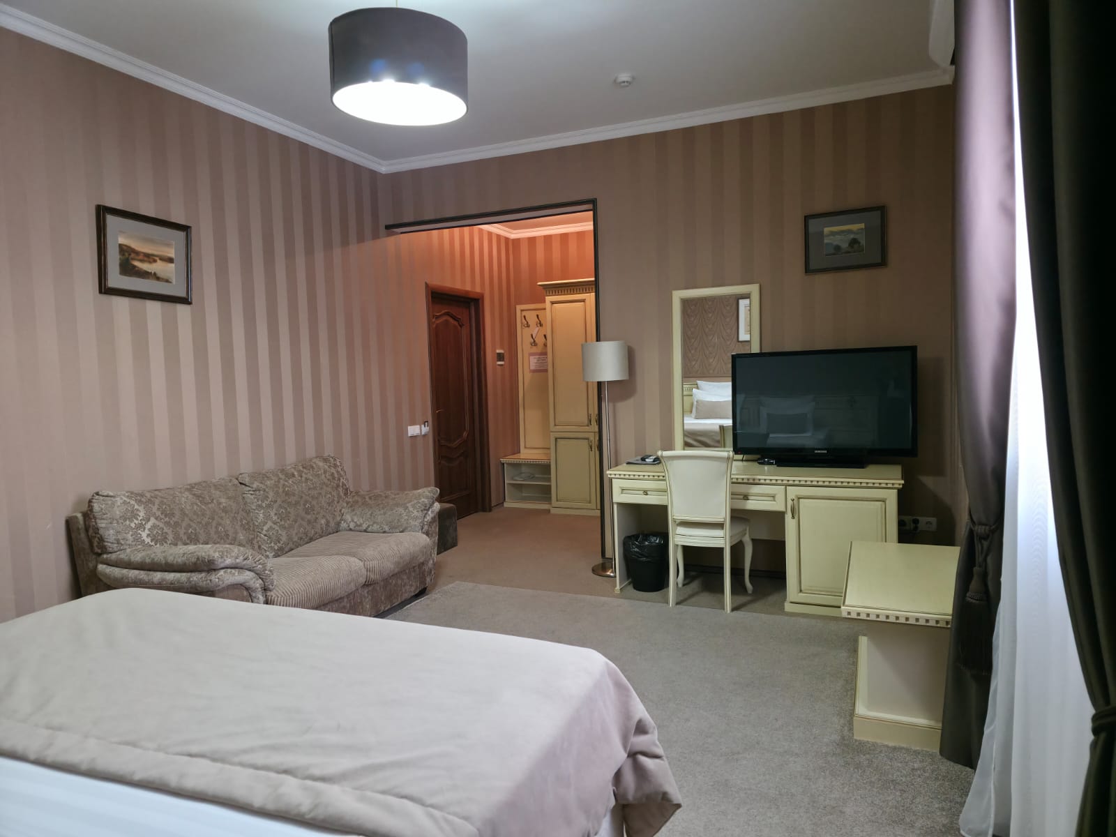 Улучшенный номер с кроватью размера «queen-size»