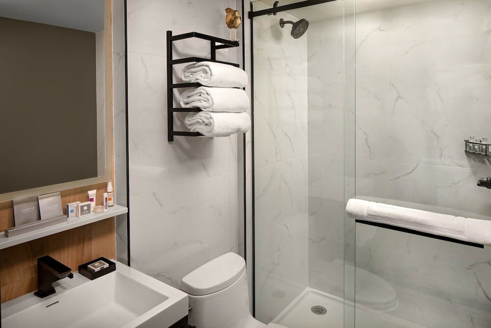 Premium Room, 1 Queen Bed, Accessible (Mobility, Transfer Shower)