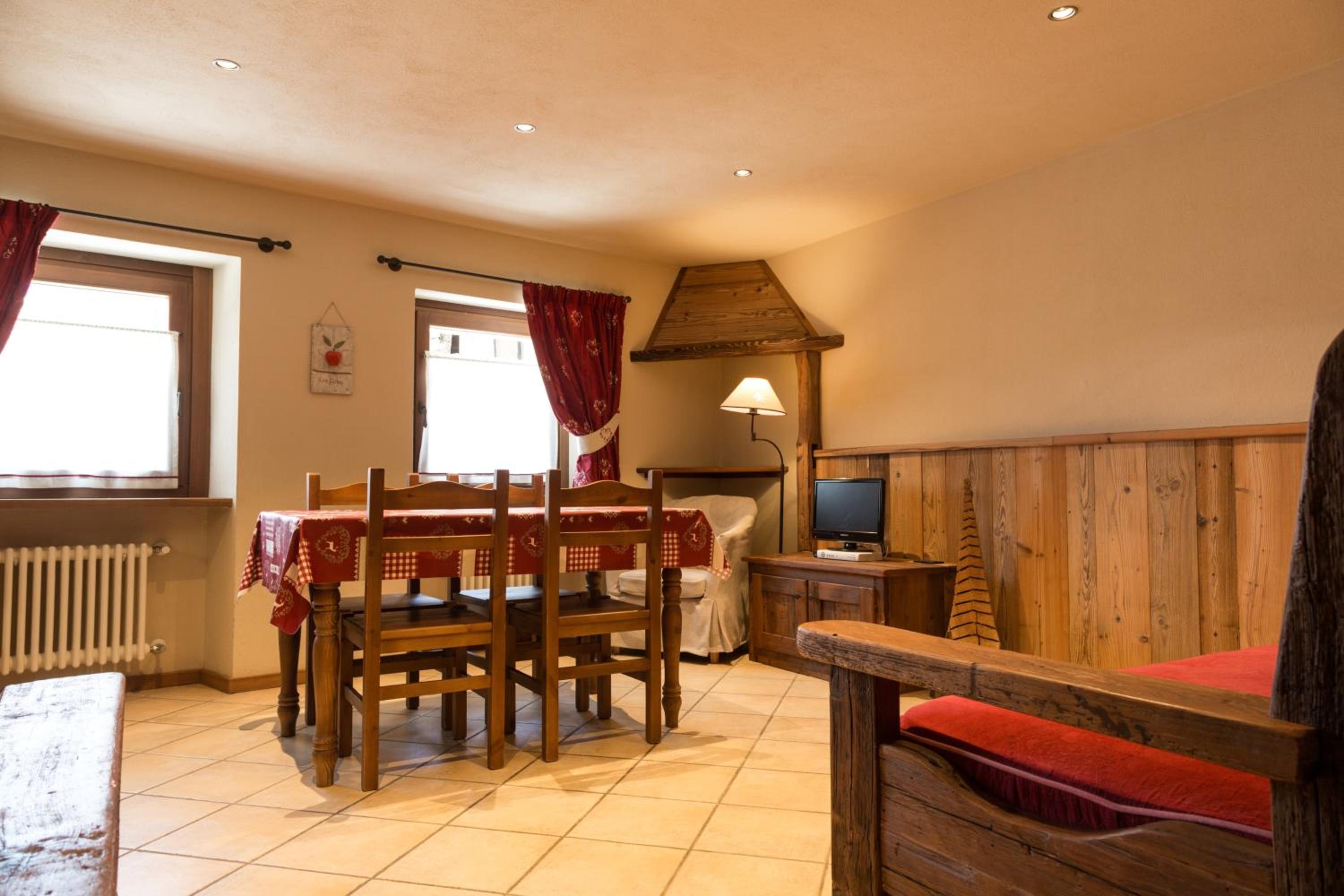 One-Bedroom Apartment with Sofa Bed