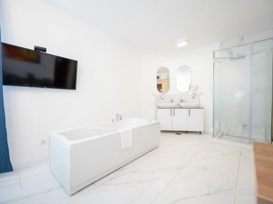 Deluxe Double With Jacuzzi And Sauna