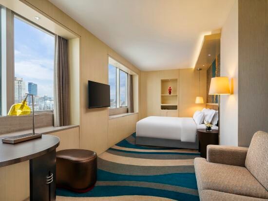 Collection Premium Queen Bed Room