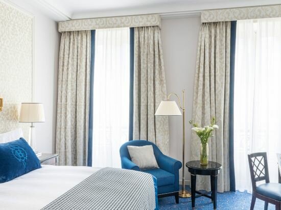 Premium King Room Lounge Access