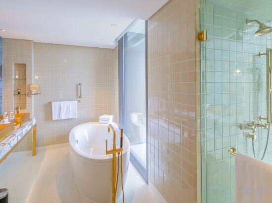 High Floor Premium King Room With Garden View And Balcony