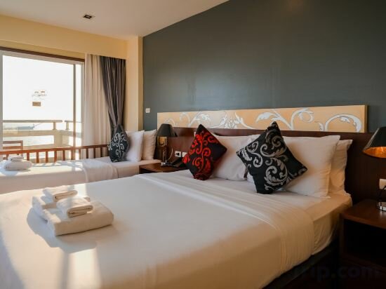 Deluxe Sea View Triple Room