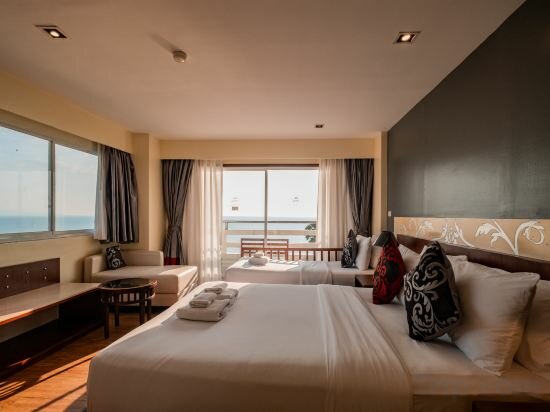 Deluxe Sea View Triple Room