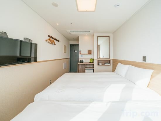 Family Twin Room (City View)