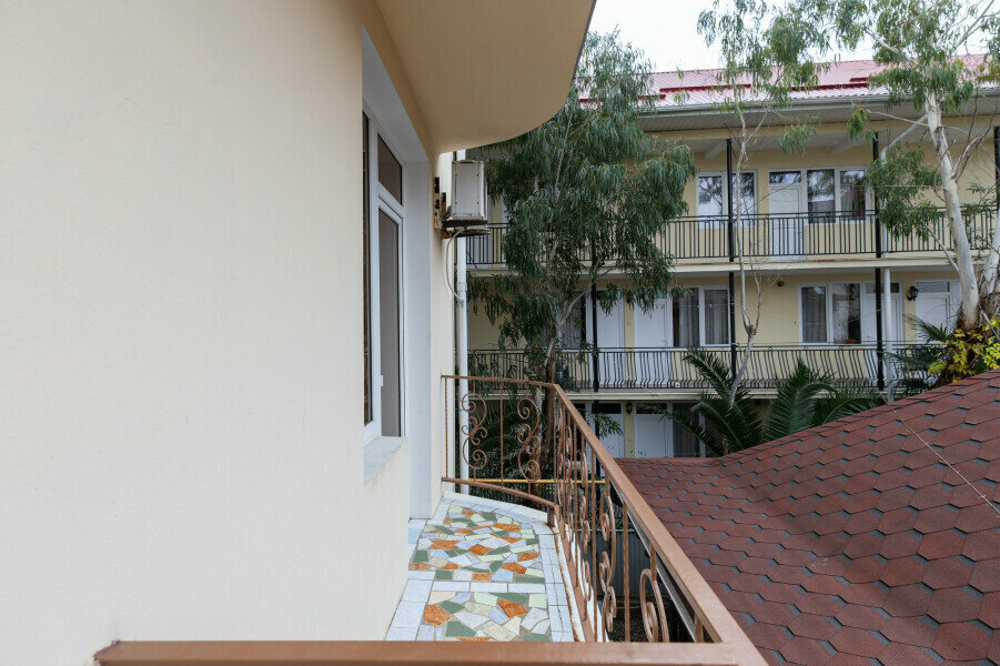 Трехместный номер с балконом