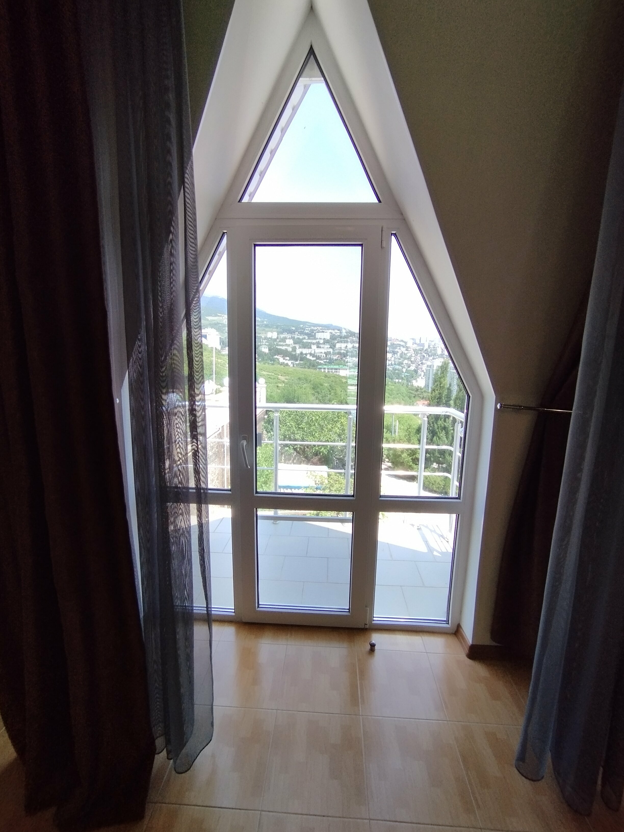 Семейный номер с видом на море