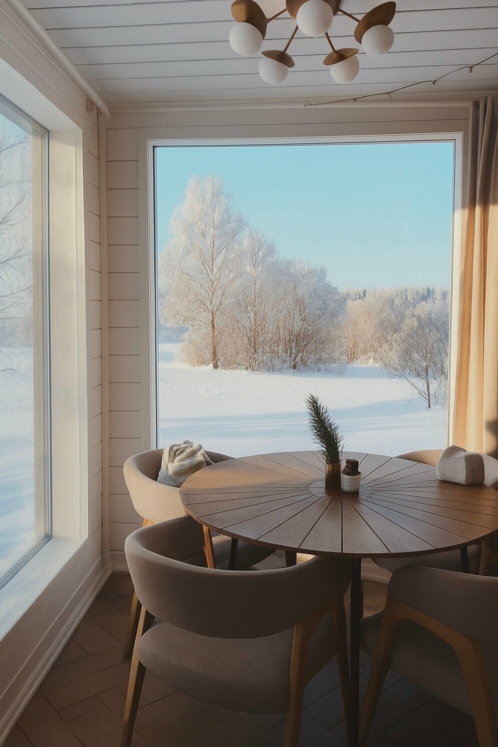 Дом с балконом