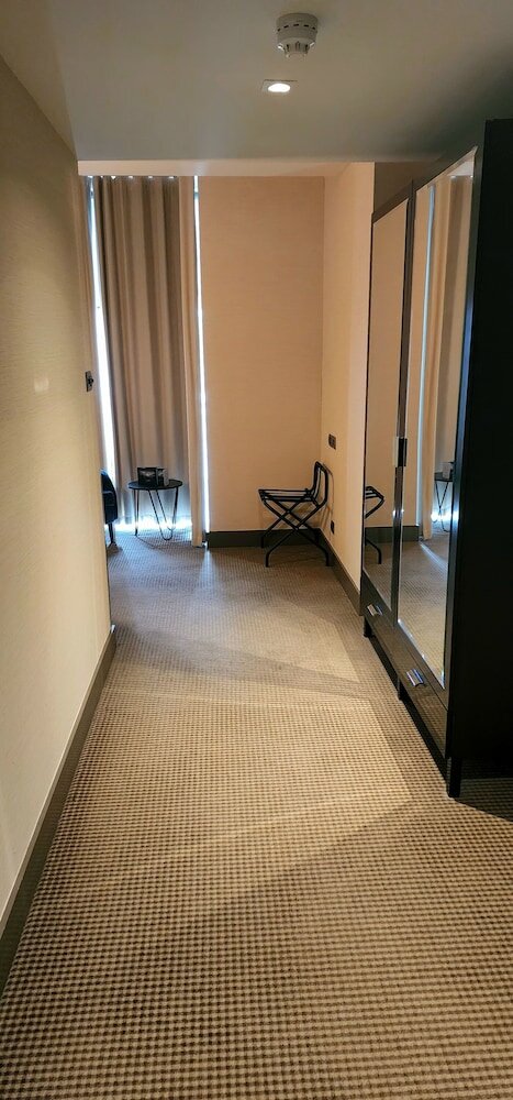 Junior King Suite Balcony, Pool View