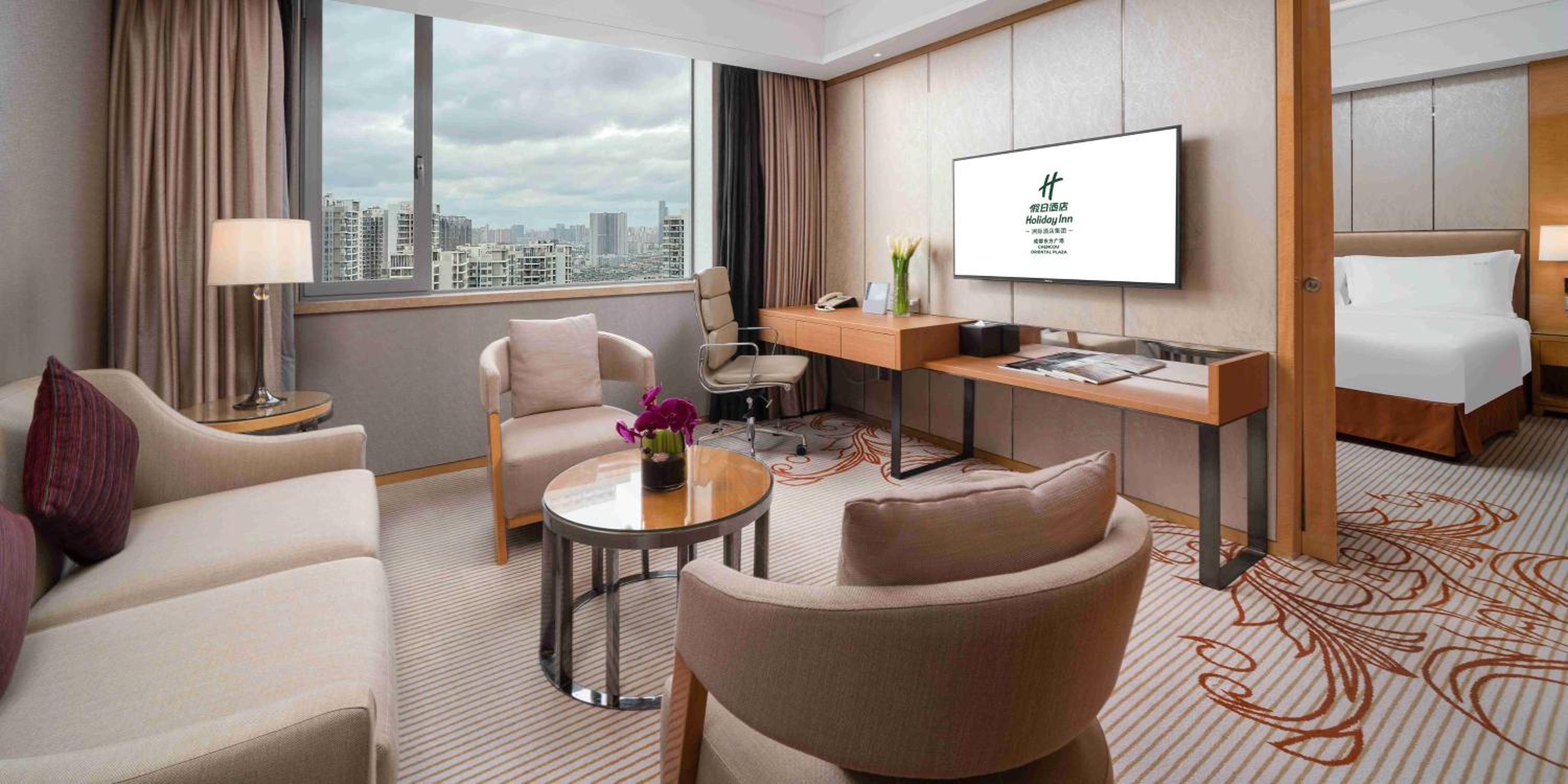 One-Bedroom Suite with Dining Area - High Floor