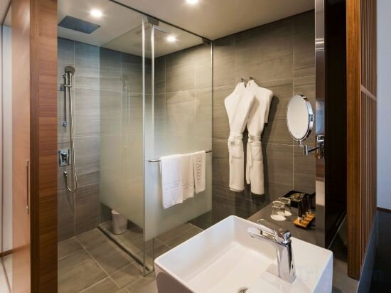 Standard Room With 1 Queensize Bed