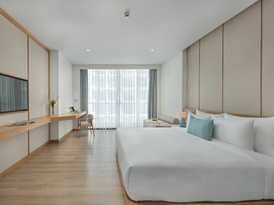 Premier King Suite City View With Balcony