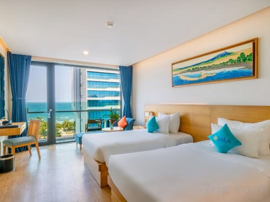 Deluxe Twin Room With Partial Sea View