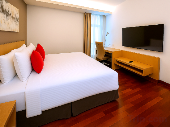 Deluxe One-Bedroom Suite