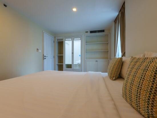 Three Bedroom Apartment With Two Bath (Non Smoking Room)