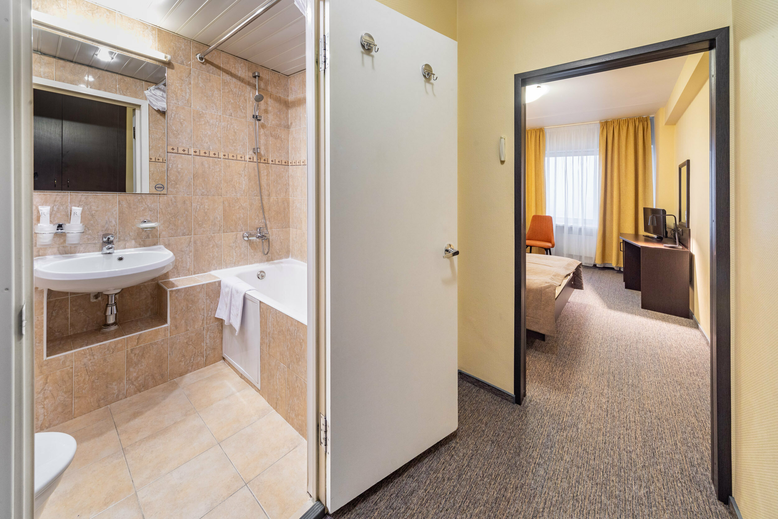 Стандарт с широкой кроватью