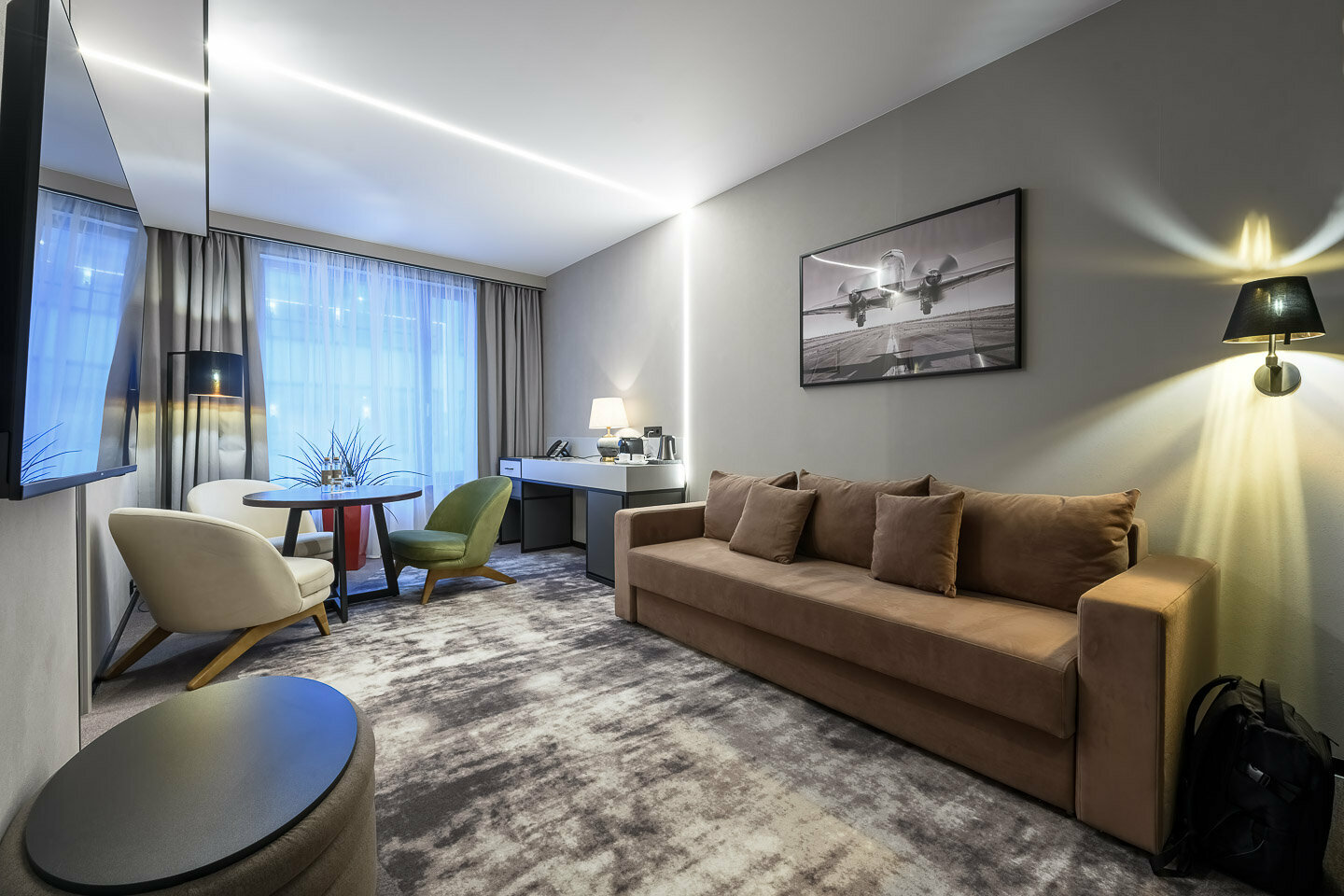 Делюкс двухкомнатный с видом в атриум