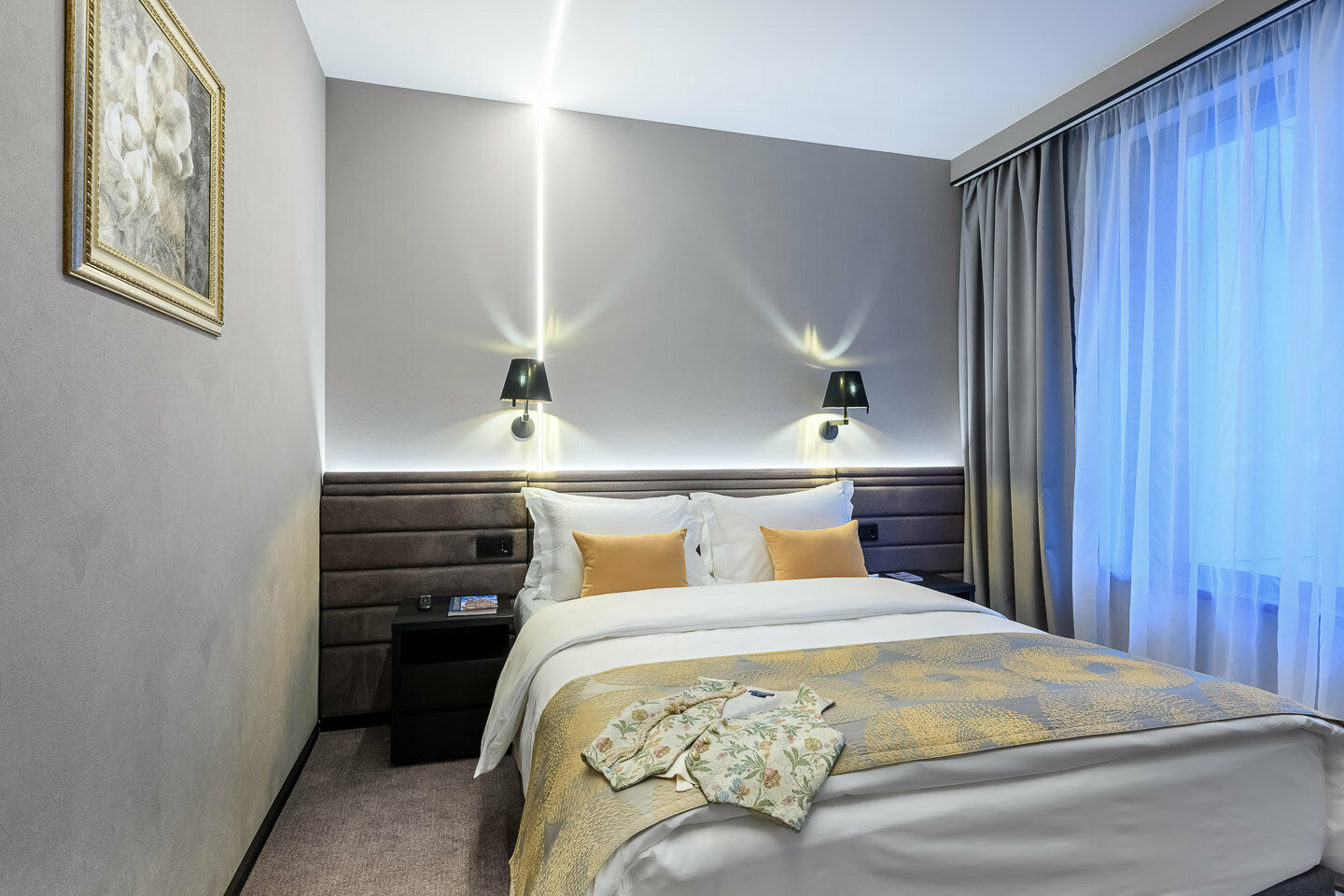 Делюкс двухкомнатный с видом в атриум