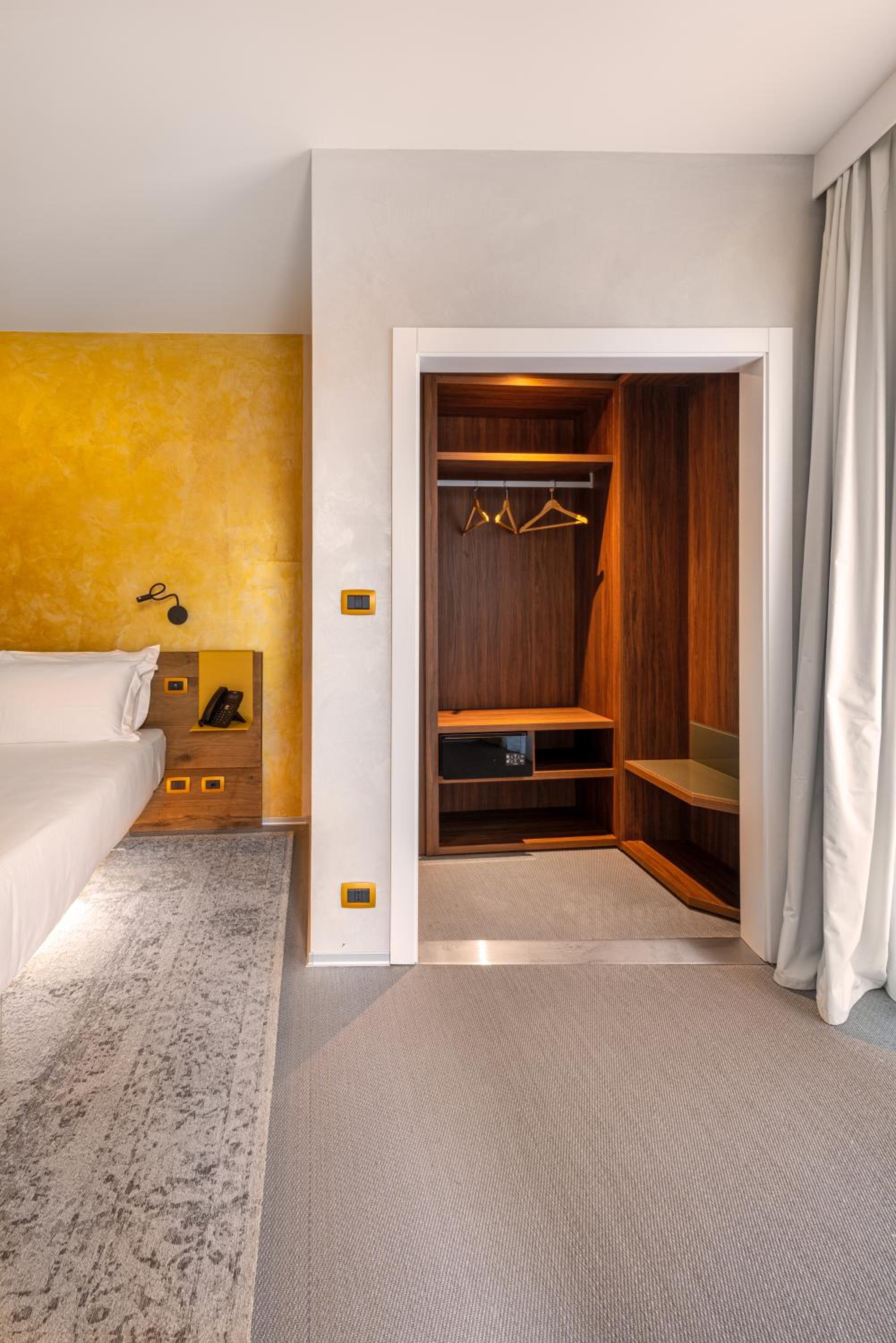 Deluxe Superior Room