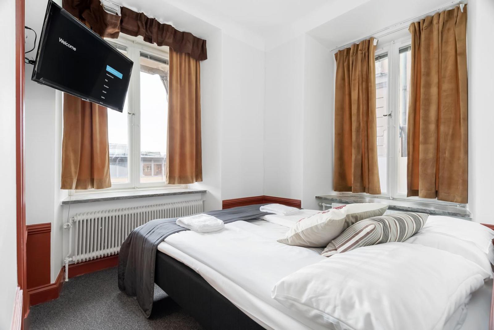 Deluxe Double Room with Private Bathroom & Windows