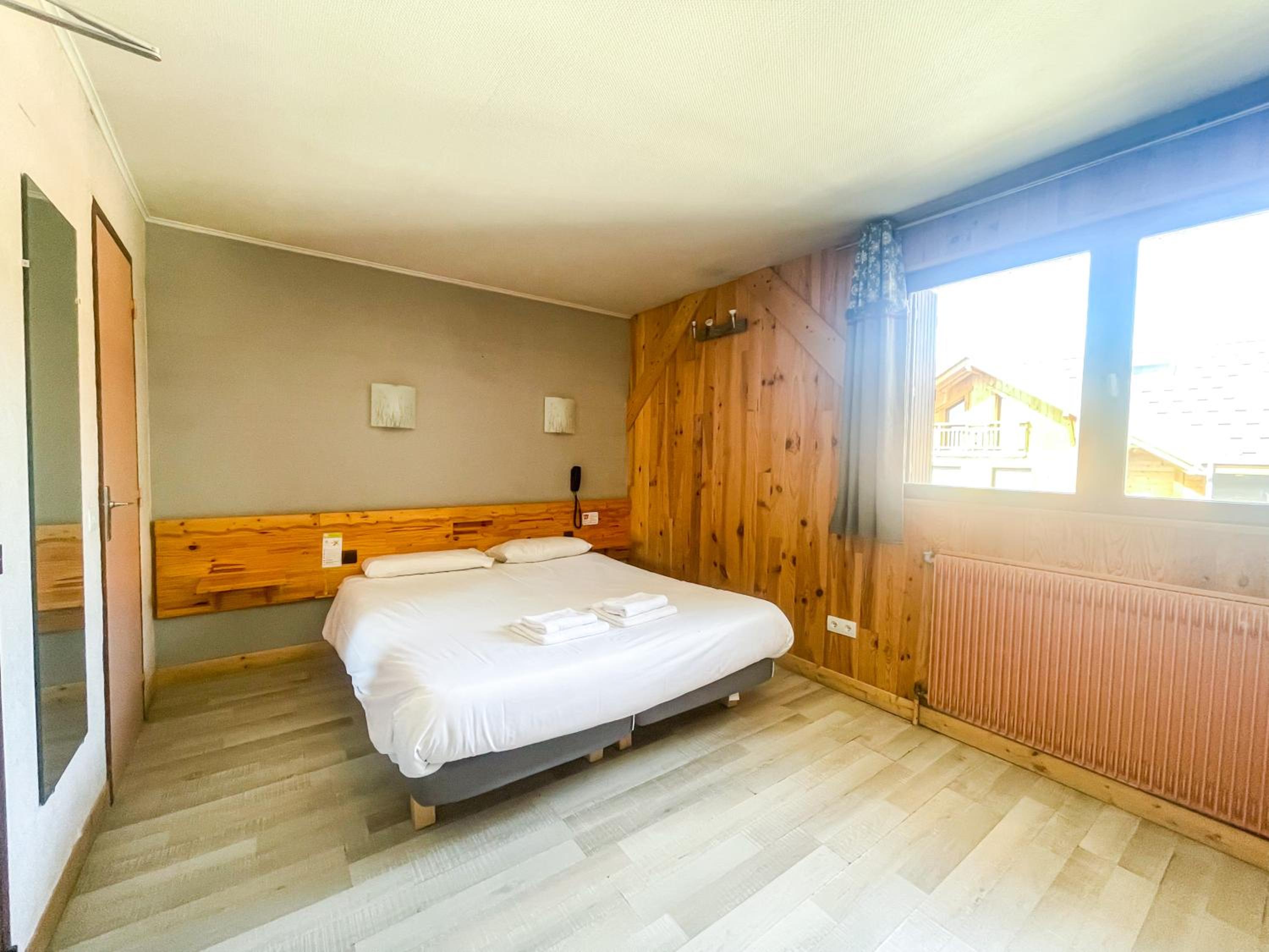 Double or Twin Room with Mountain View