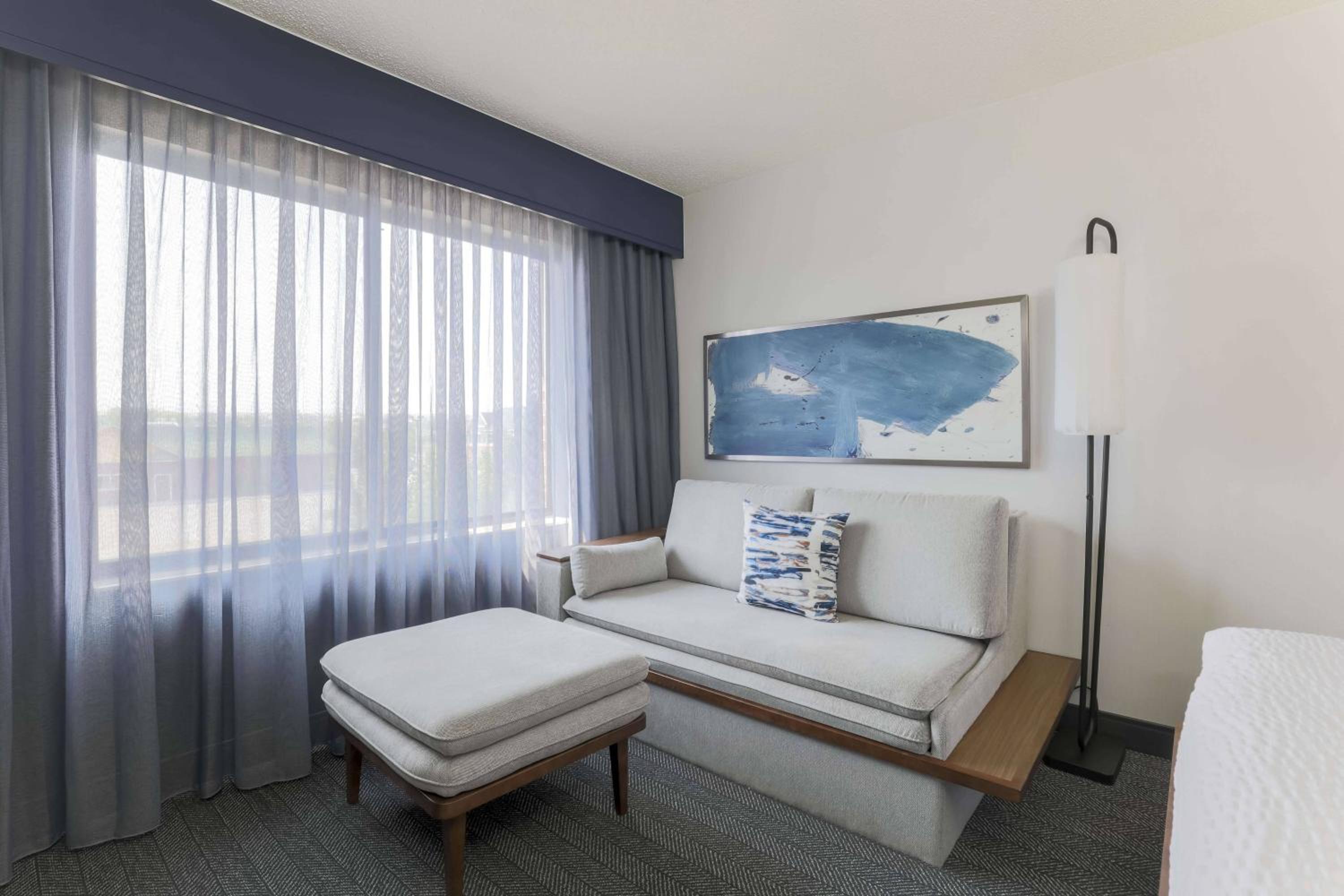 King Room with Adapted Tub - Mobility Accessible