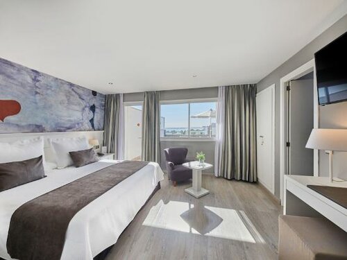 Deluxe Room With Terrace And Sea View в Hotel Joan Miró Museum