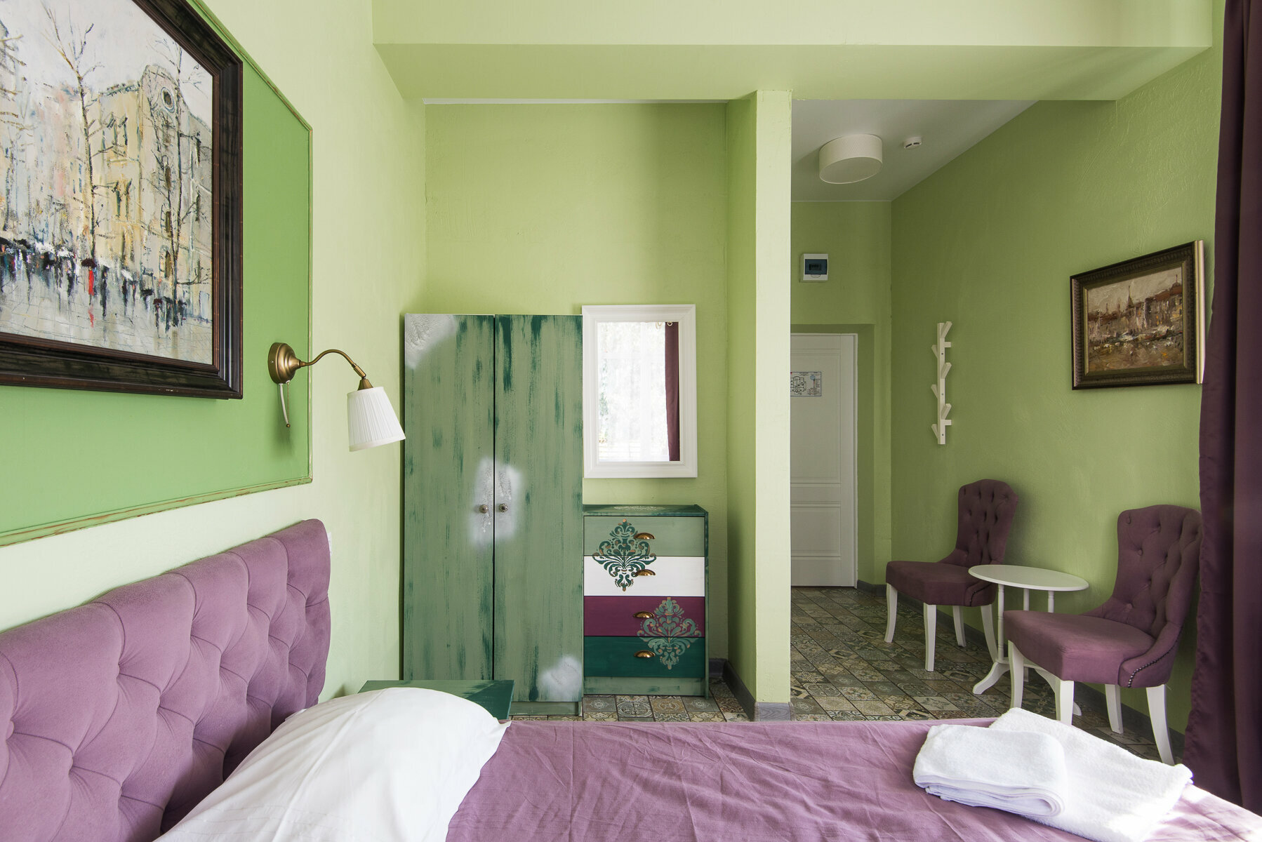 Двухместный стандарт с 1 большой кроватью, либо 2 отдельными.