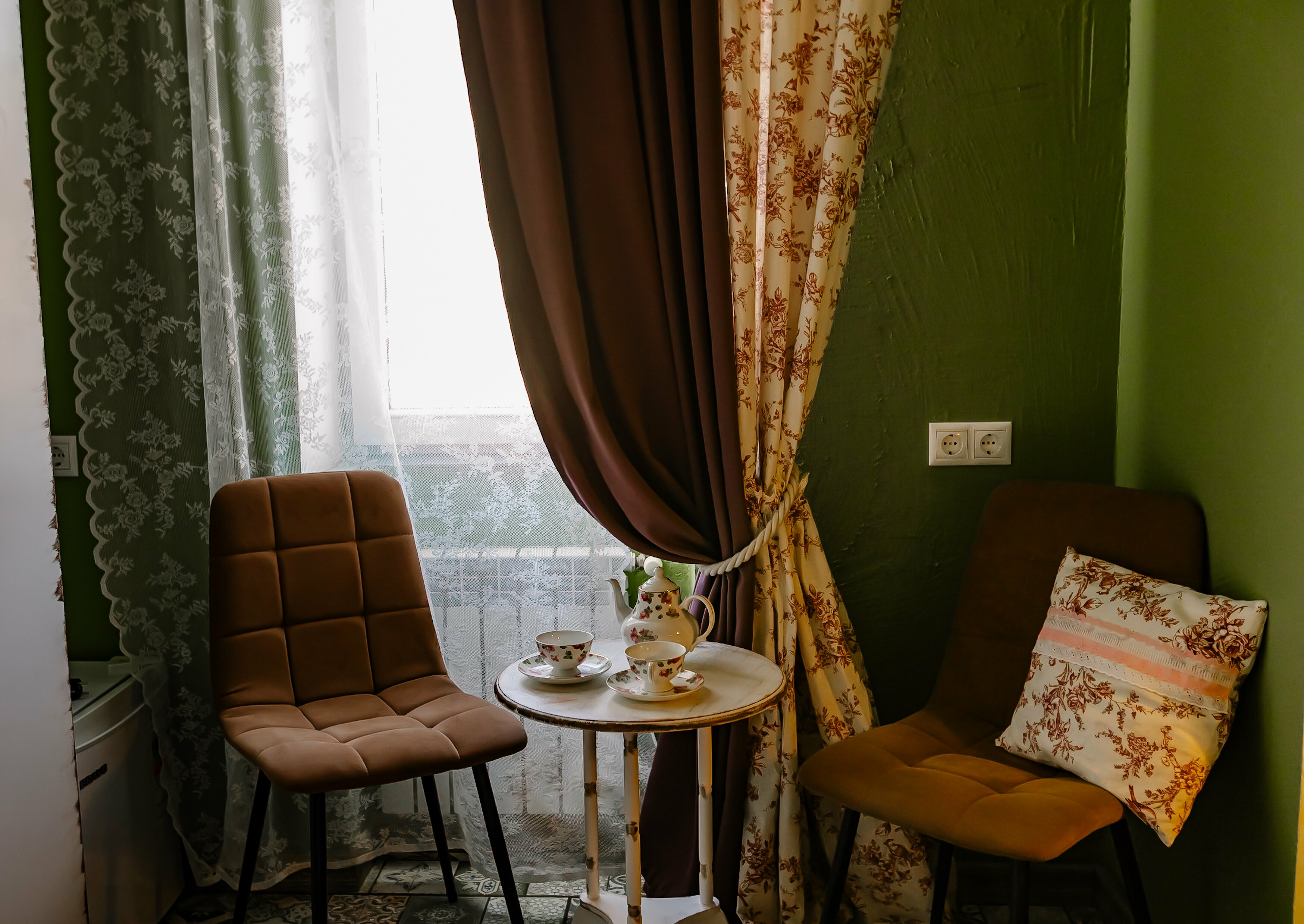 Двухместный стандарт с 1 большой кроватью, либо 2 отдельными.