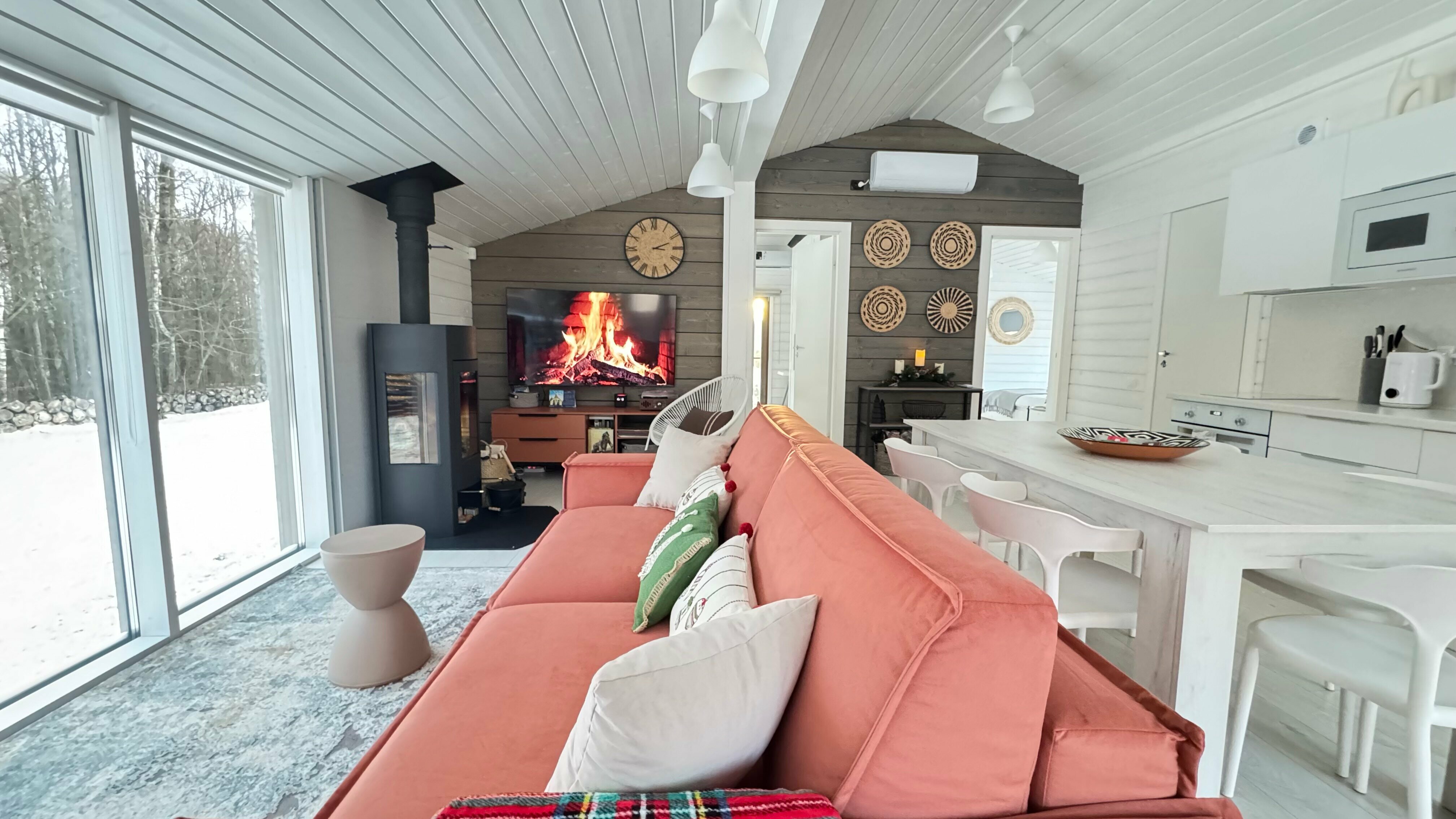 Дом с камином и сауной  у леса