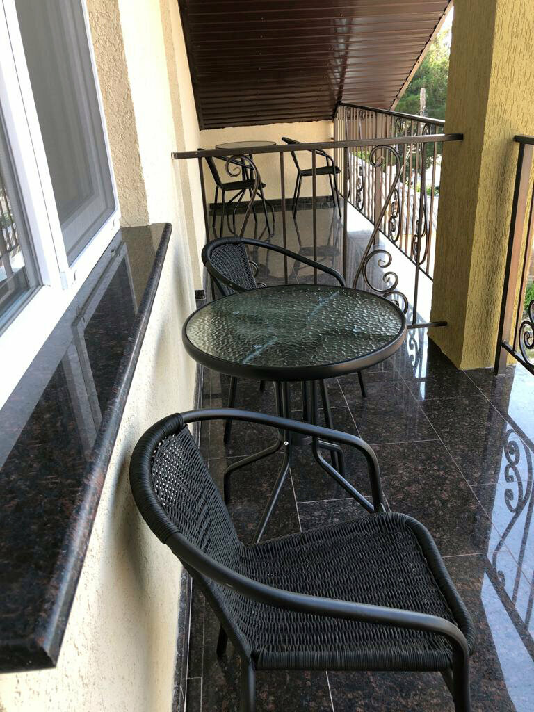 Трехместный номер с балконом